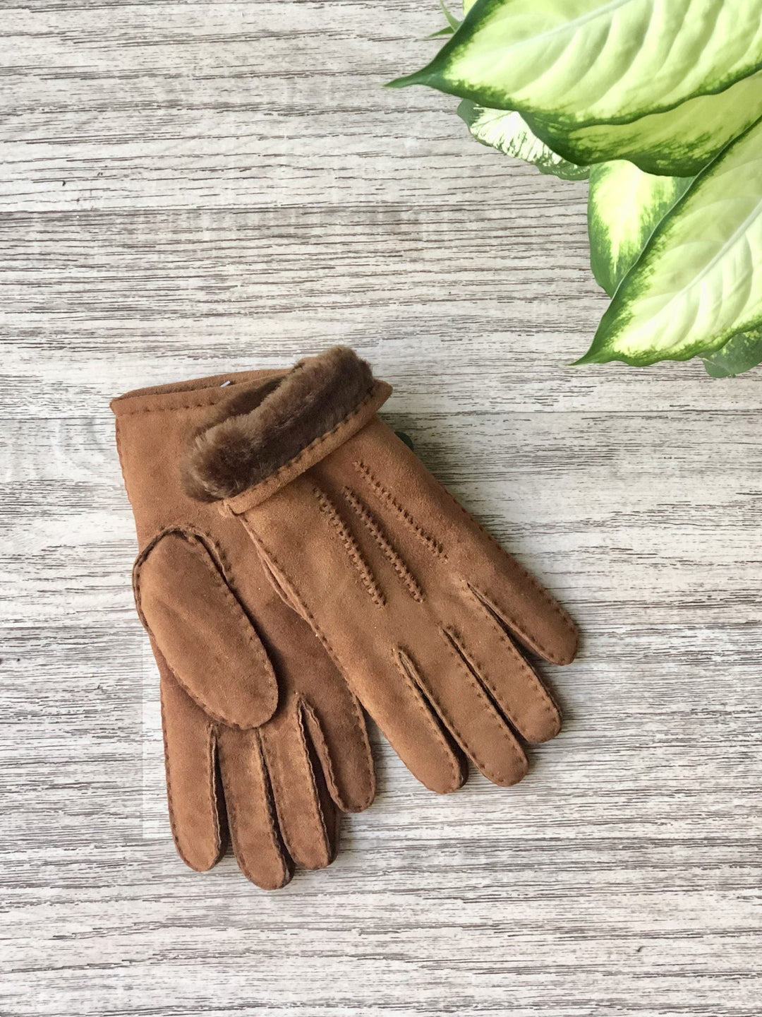chestnut shade sheepskin glove